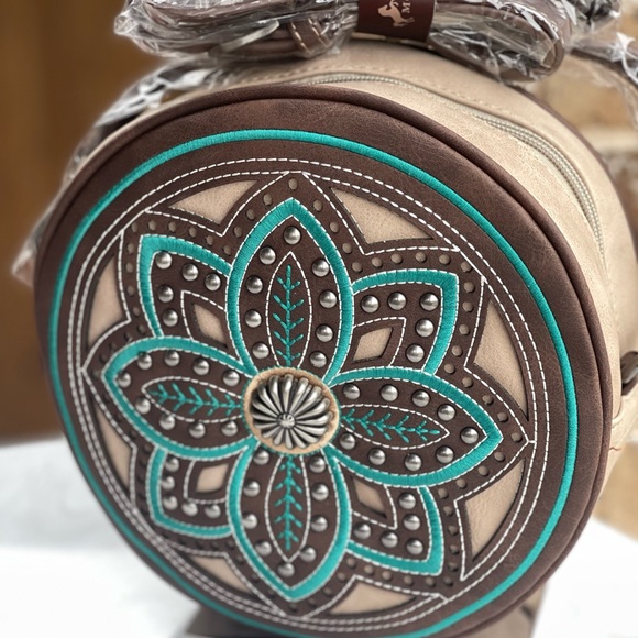 Montana West Floral Embroidered Collection Crossbody Circle Bag NWT - Picture 2 of 6
